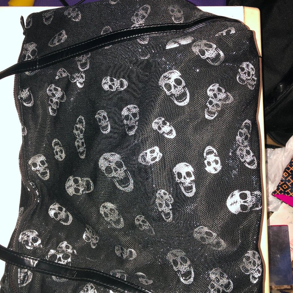 Skulls purse
